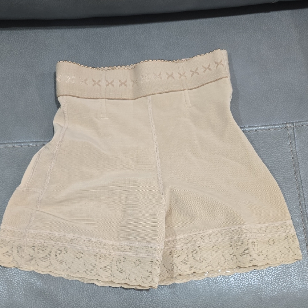 Elegant Cream Lace Trim Women's Shorts